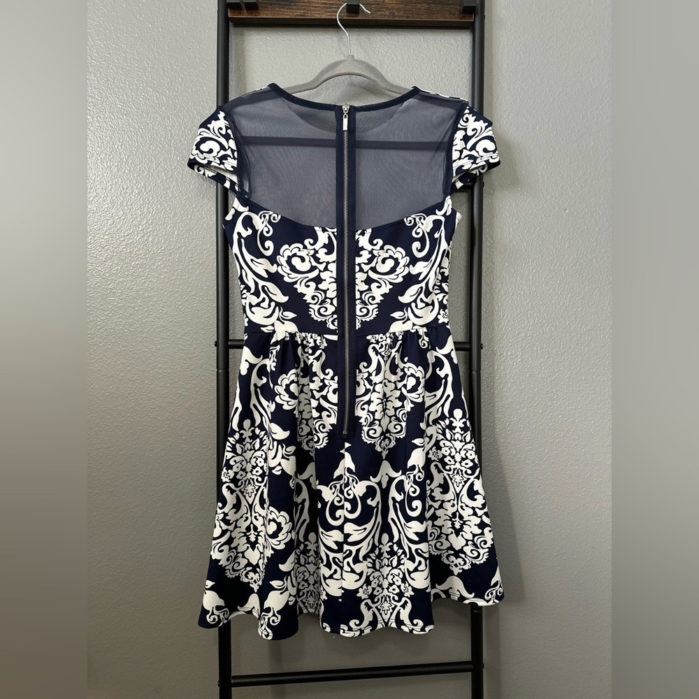 B. Darlin Navy/White Abstract Dress. Size 7/8. Worn once. - Picture 6 of 8